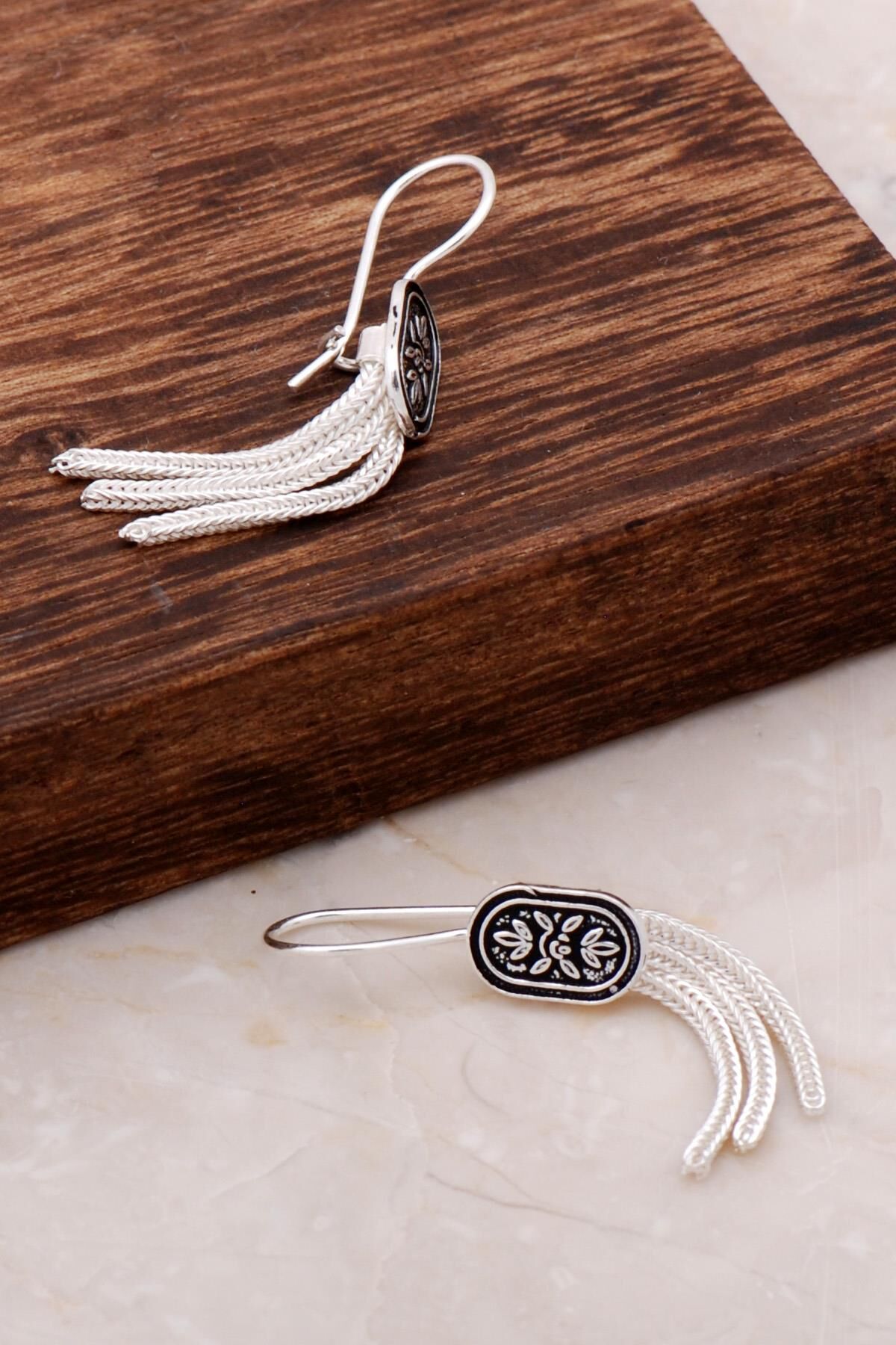 Asur Motifli Elişi Sallantılı Gümüş Küpe 4913