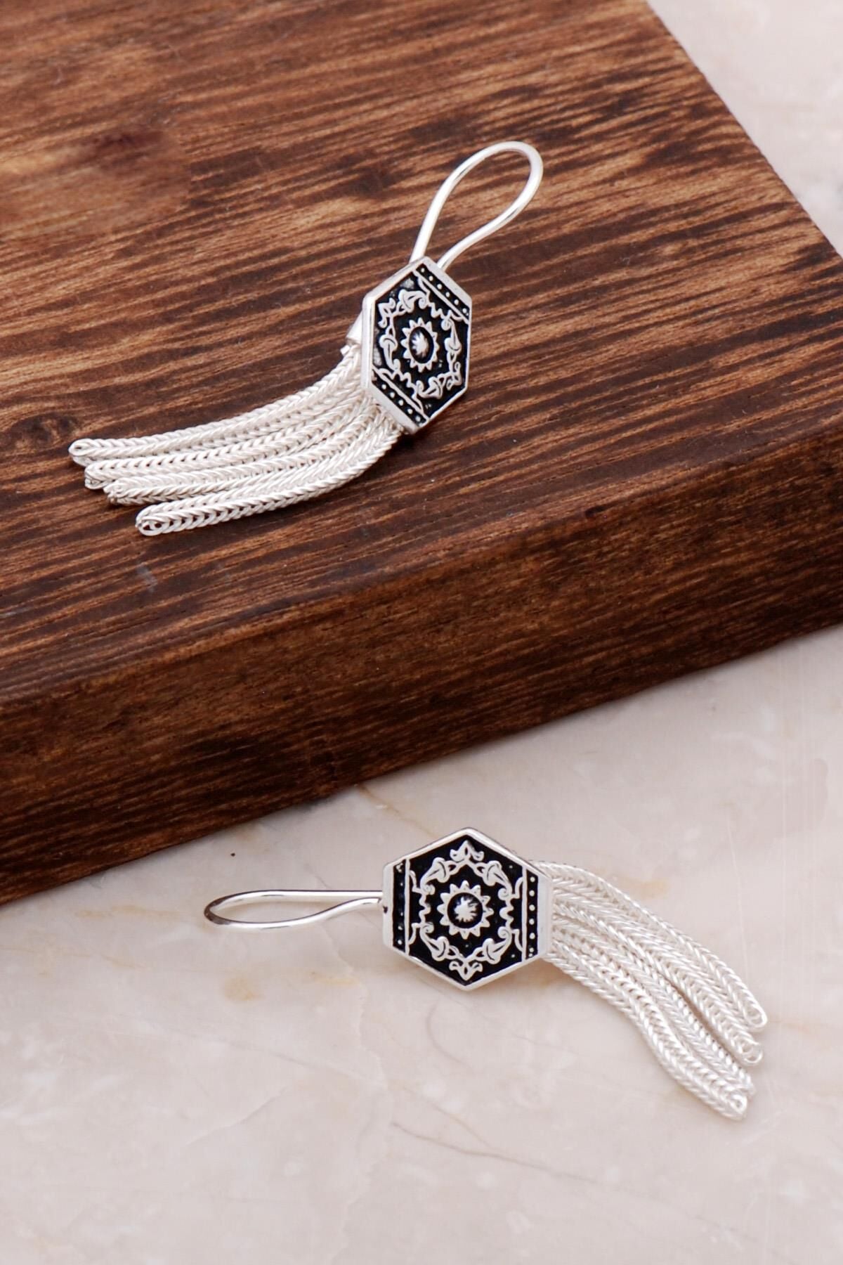 Asur Motifli Elişi Sallantılı Gümüş Küpe 4914