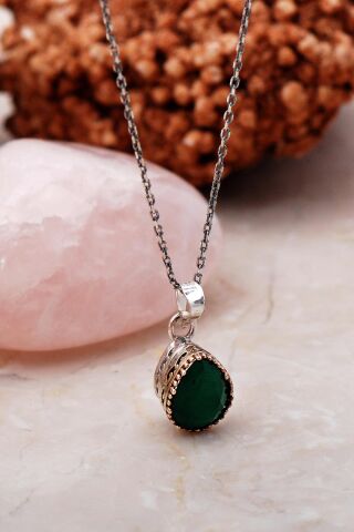 Kök Zümrüt Taşlı Elişi Damla Gümüş Kolye 7246