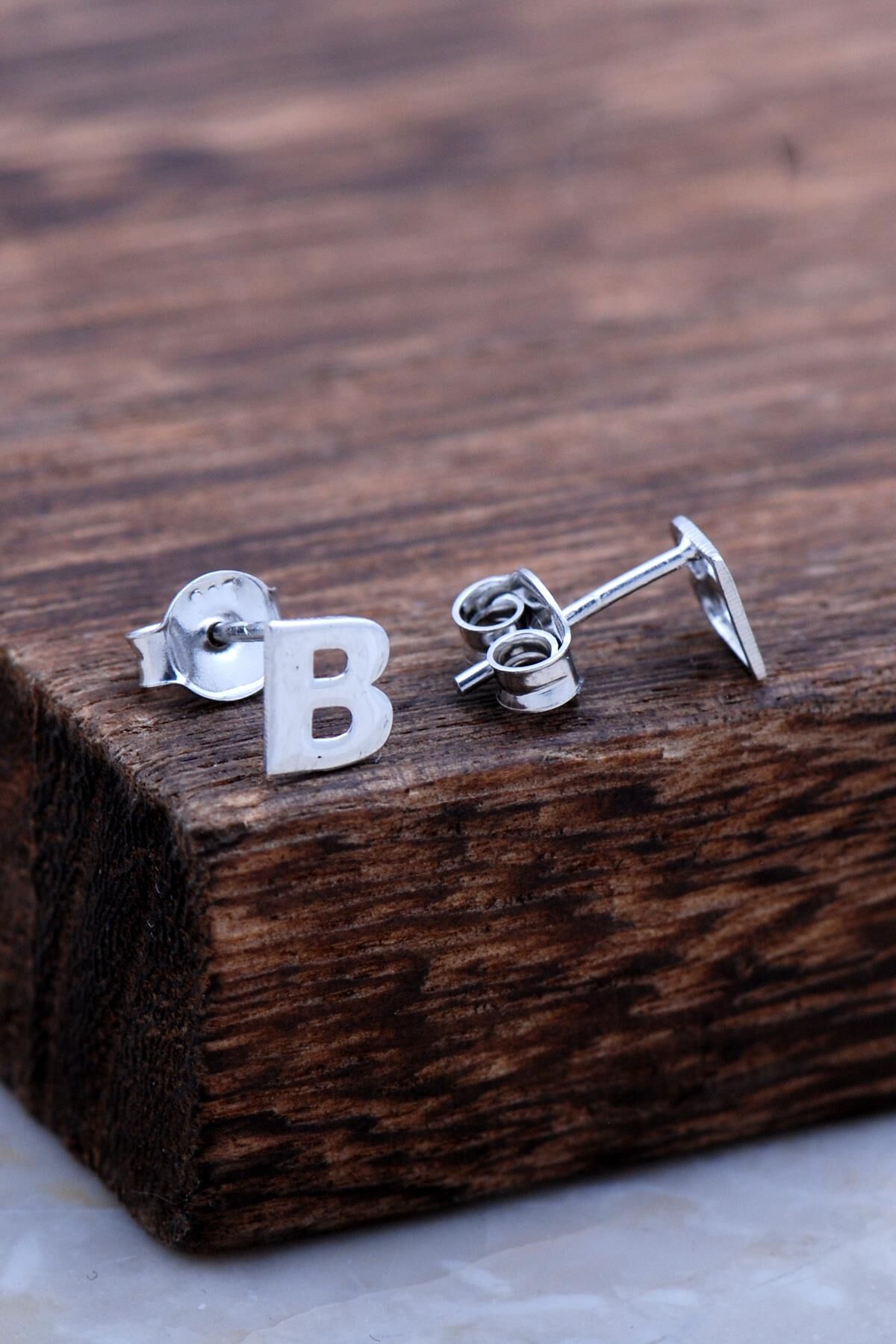 B Harfi Rodyumlu Gümüş Küpe 5949