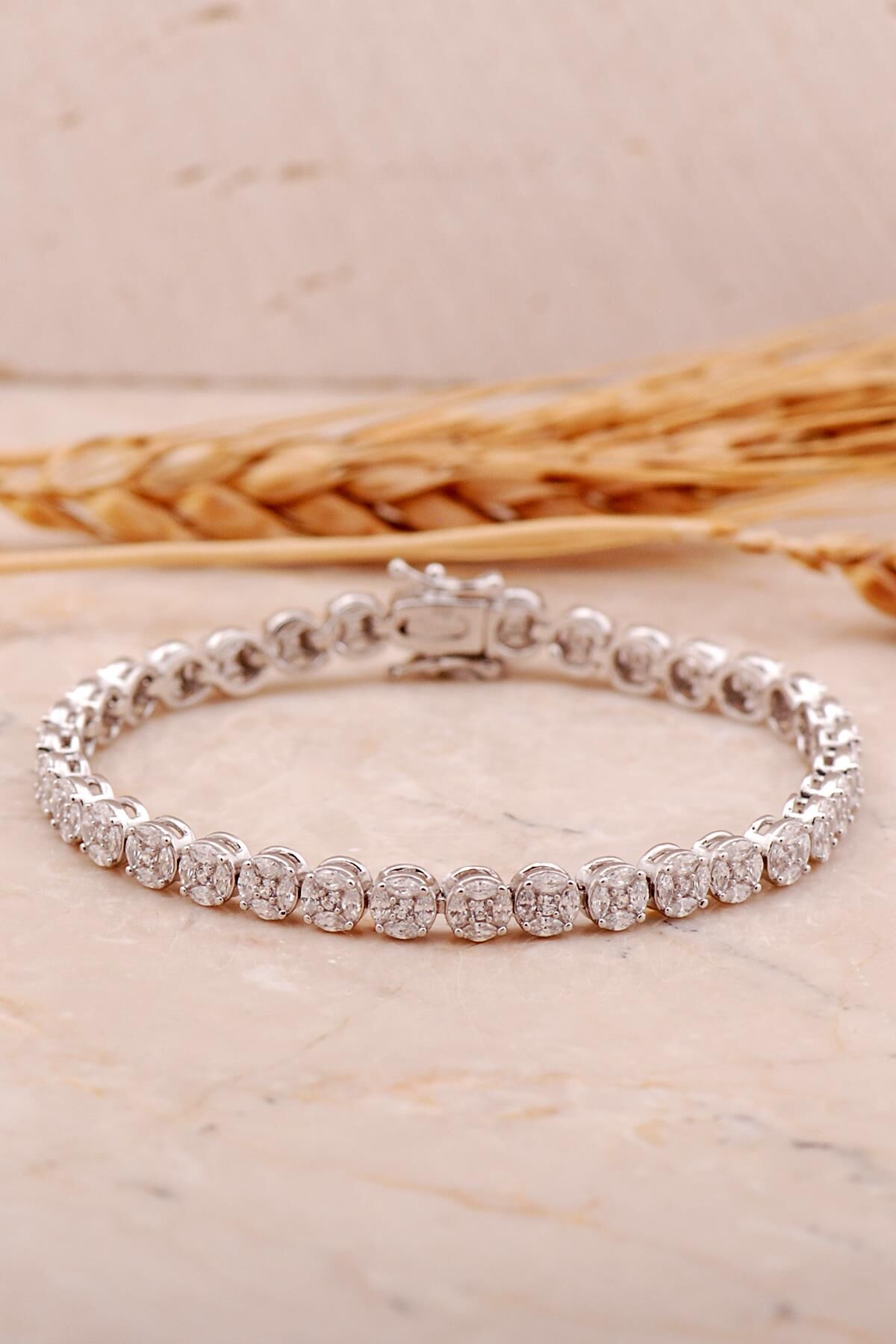 Pırlanta Montürlü Rodyumlu Gümüş Bileklik 4466