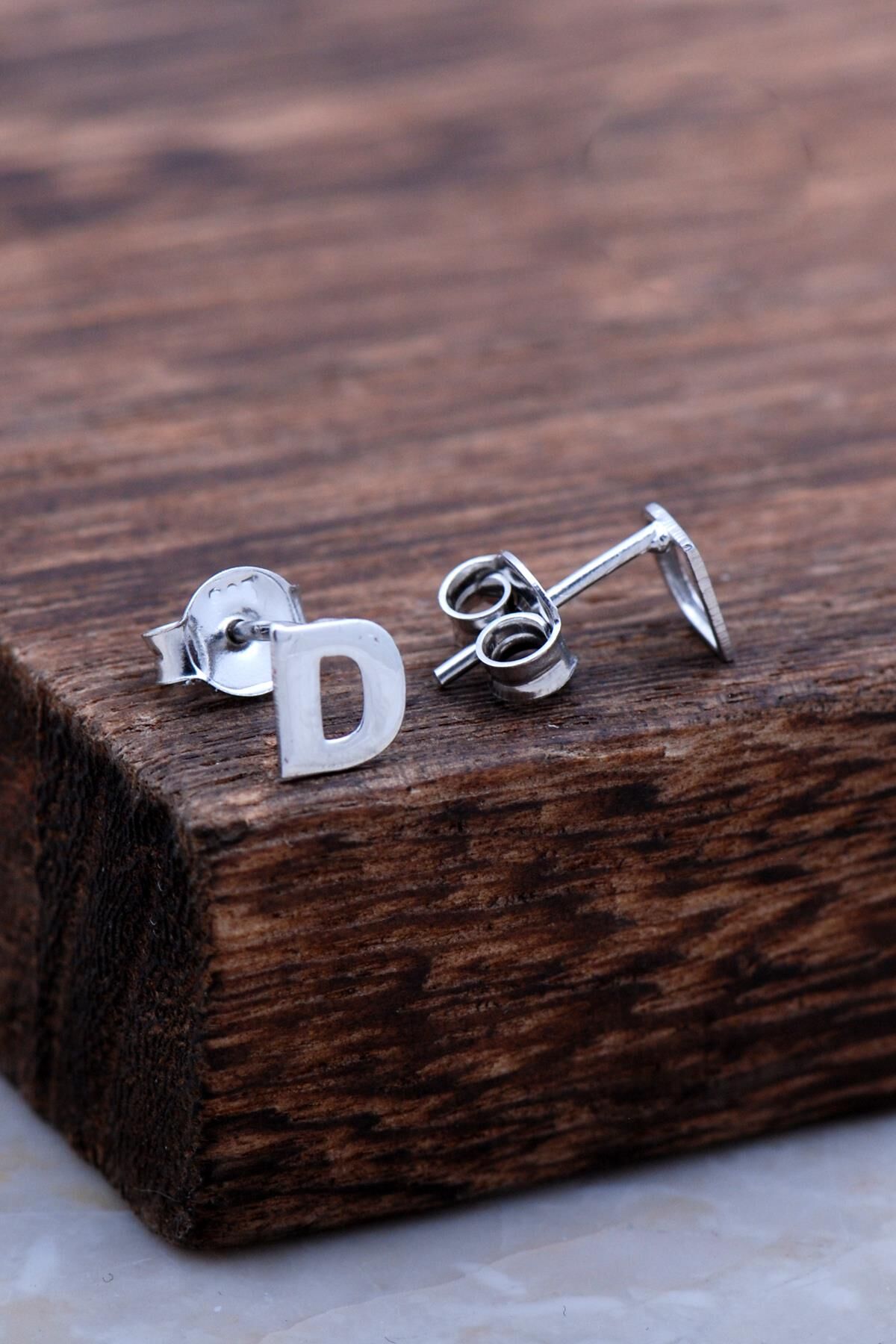 D Harfi Rodyumlu Gümüş Küpe 5955