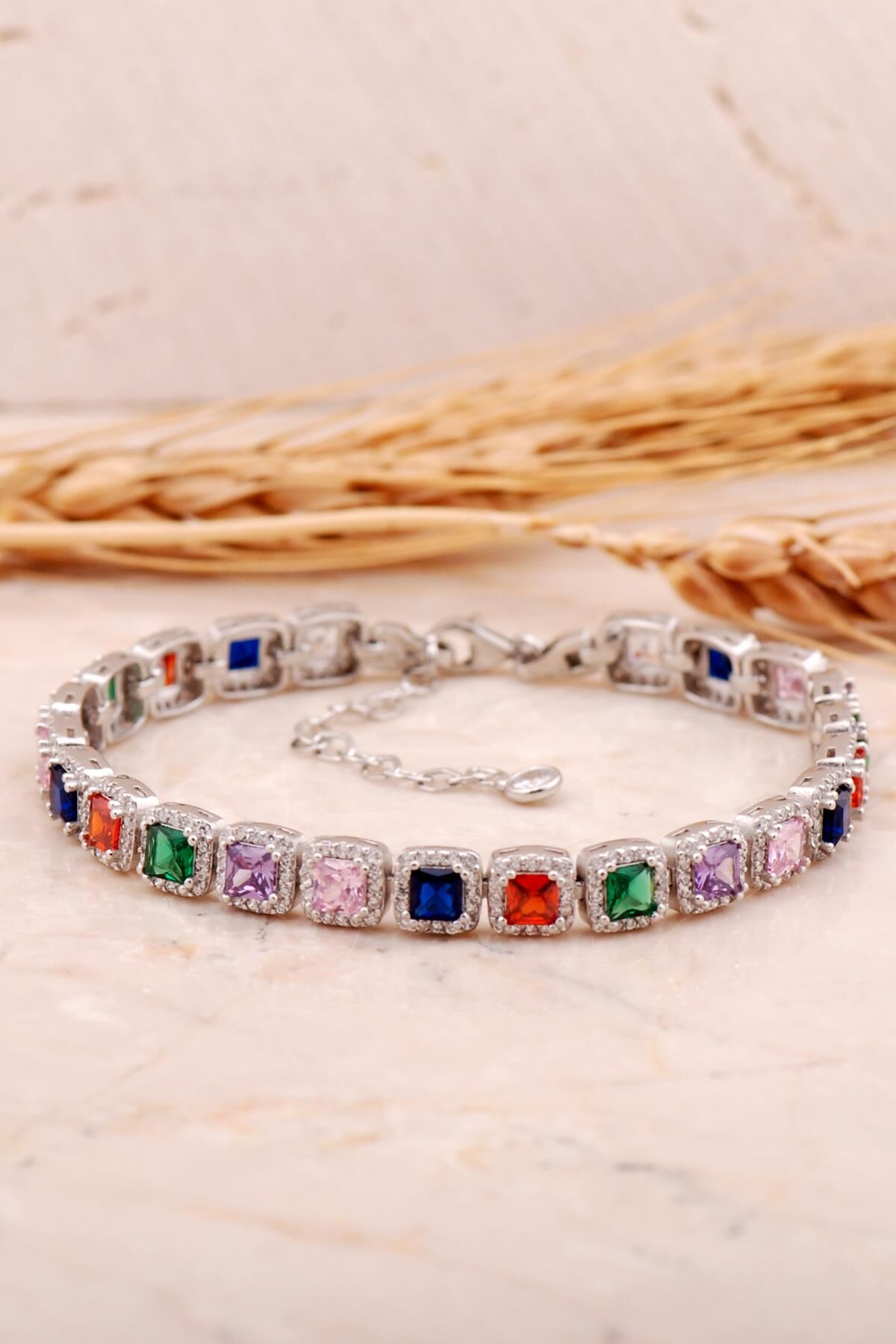 Kare Kesim Pırlanta Montürlü Rodyumlu Gümüş Bileklik 4476