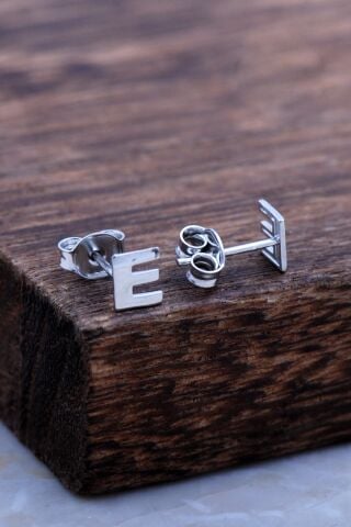 E Harfi Rodyumlu Gümüş Küpe 5958