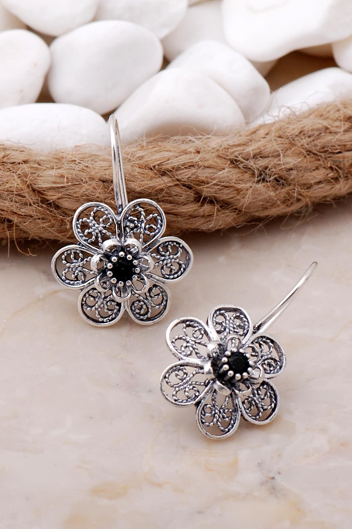 Oniks Taşlı Çiçekli Telkari Elişi Gümüş Küpe 5785