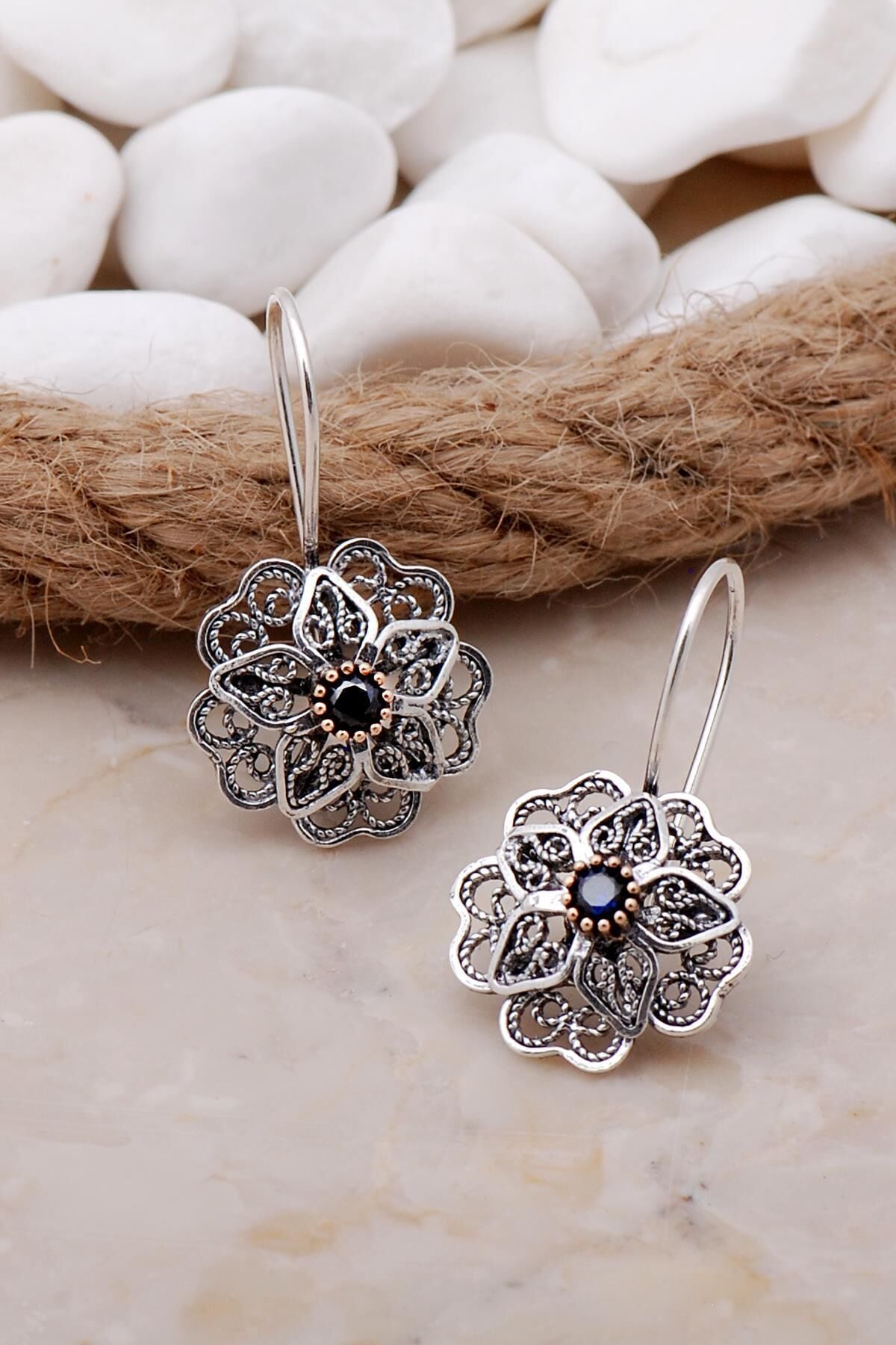 Safir Taşlı Telkari Elişi Gümüş Çiçek Küpe 5786