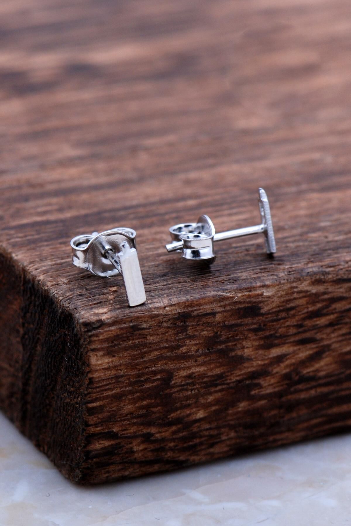 İ Harfi Rodyumlu Gümüş Küpe 5973