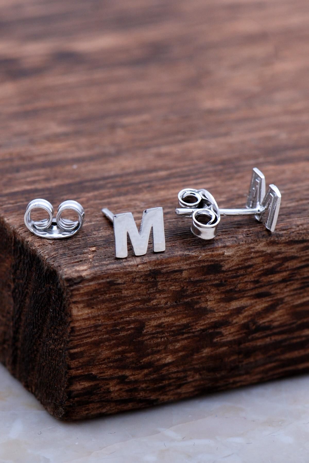 M Harfi Rodyumlu Gümüş Küpe 5982