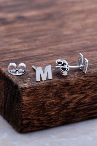 M Harfi Rodyumlu Gümüş Küpe 5982