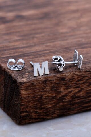 M Harfi Rodyumlu Gümüş Küpe 5982