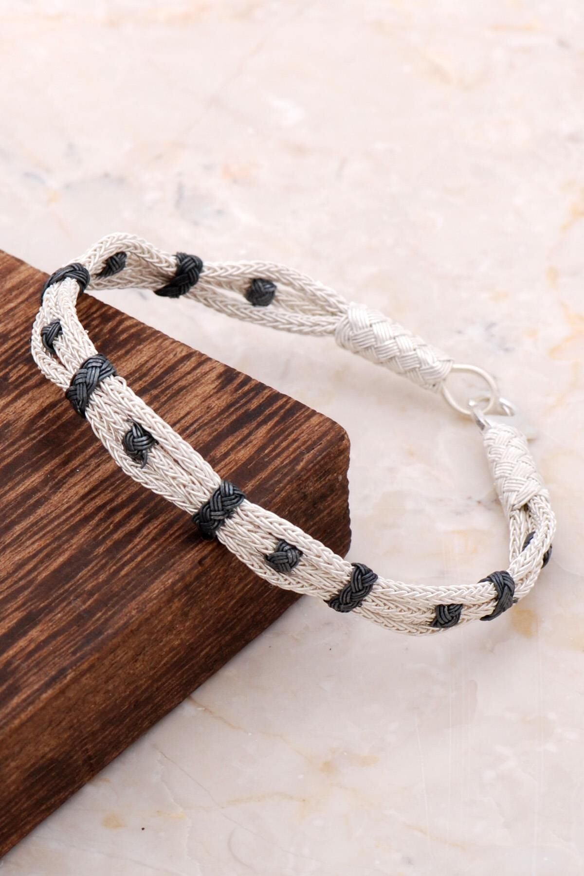 Kazaziye İşlemeli El Sarması Gümüş Bileklik 3314