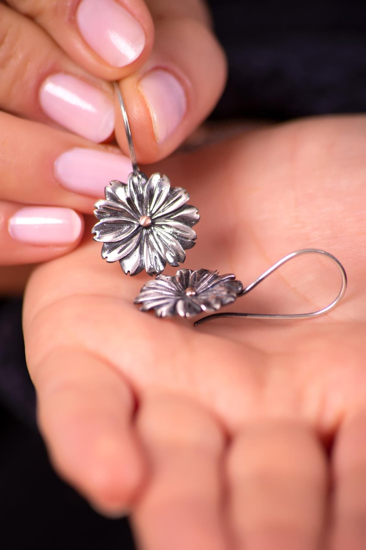 Papatya Elişi Tasarım Gümüş Küpe 4945