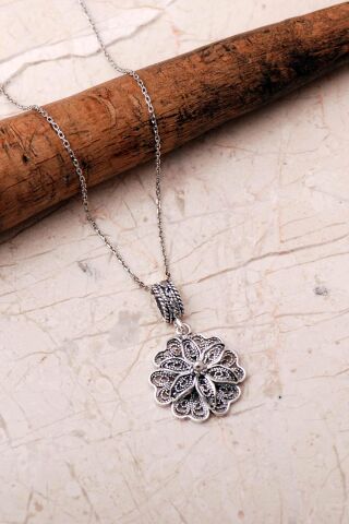 Telkari İşlemeli Elişi Papatya 925 Ayar Gümüş Kolye 8110