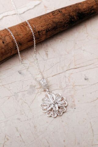 Telkari İşlemeli Elişi Papatya 925 Ayar Gümüş Kolye 8110