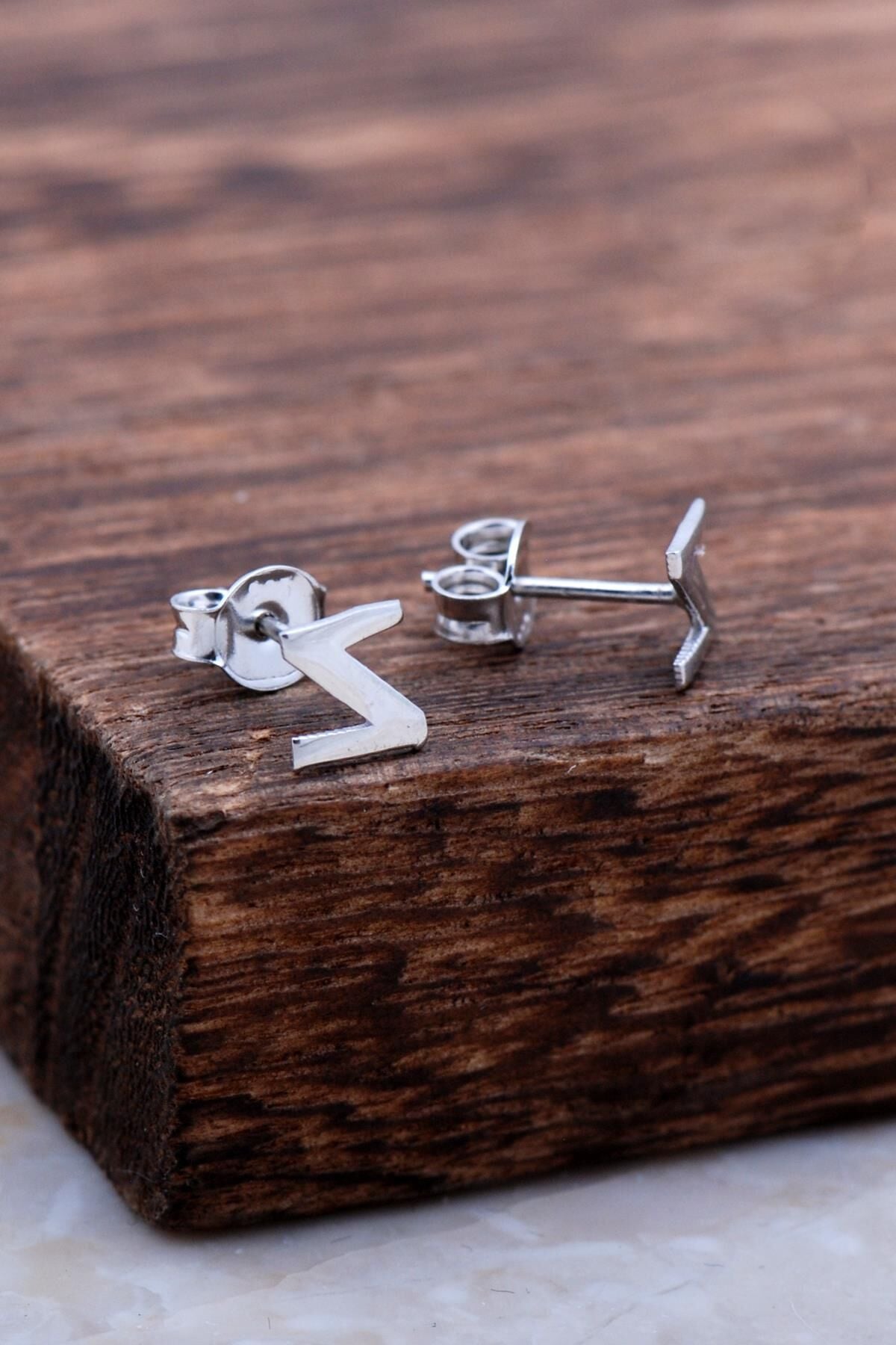 Z Harfi Rodyumlu Gümüş Küpe 6021