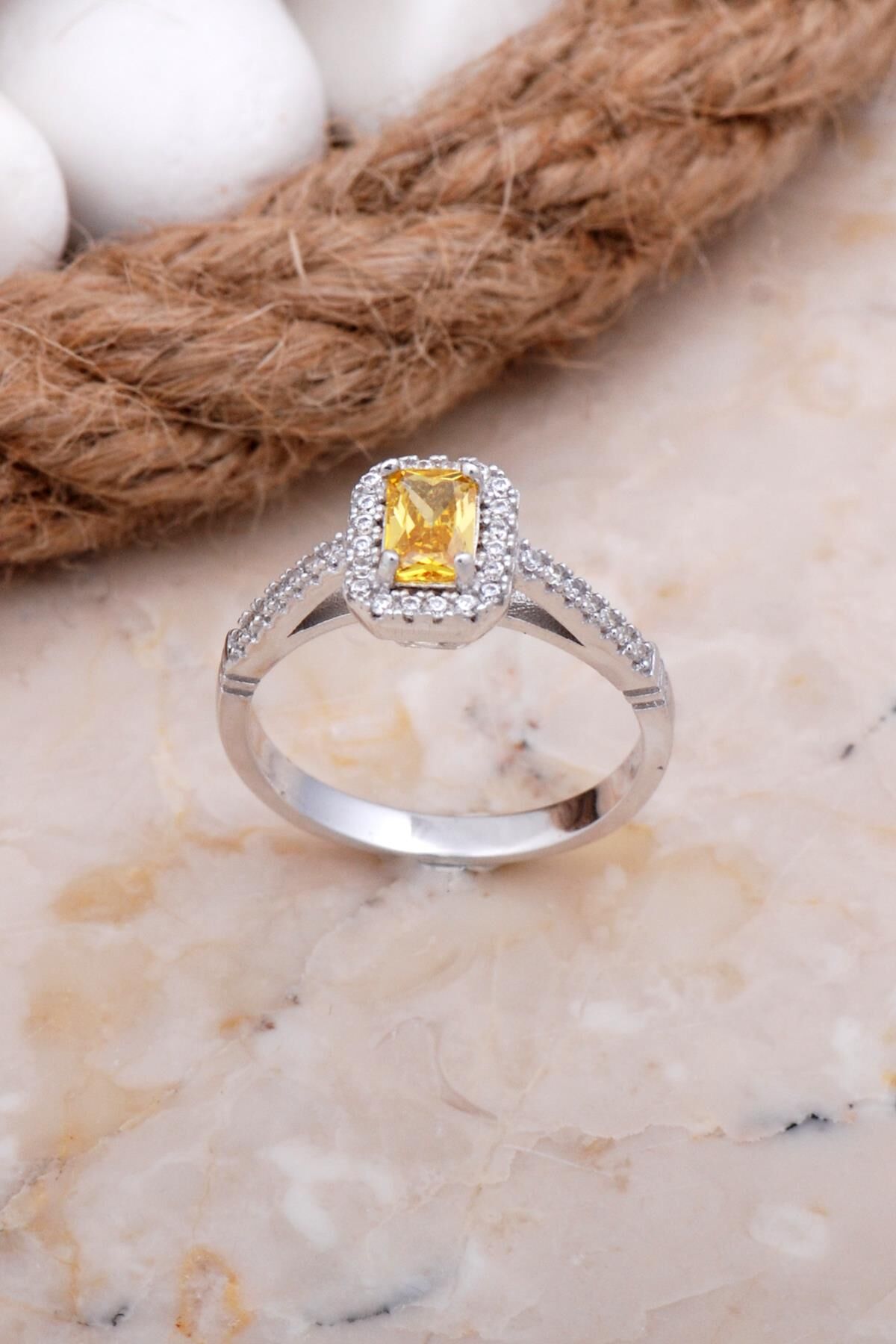 Topaz Taşlı Baget Rodyumlu Gümüş Yüzük 3690
