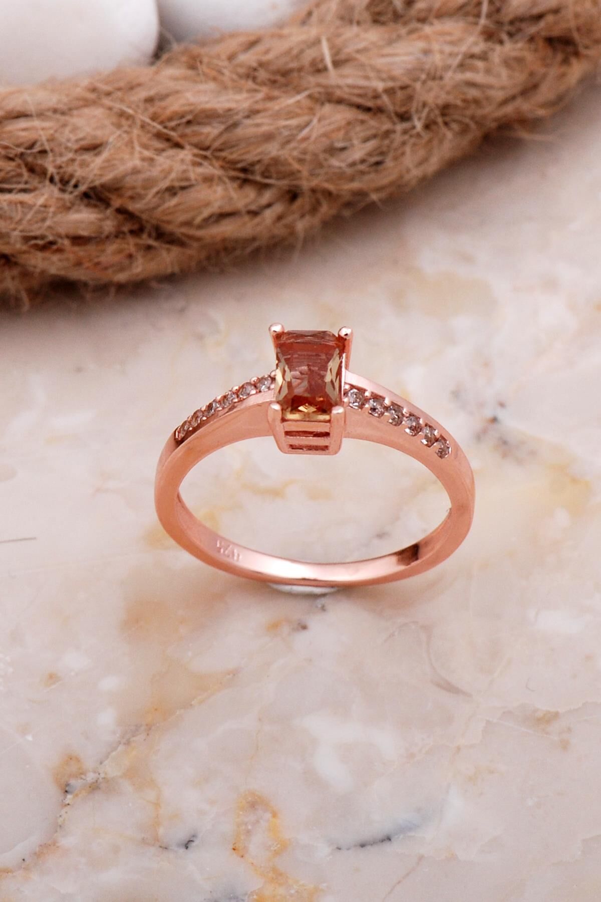 Renk Değiştiren Sultan Taşlı Baget Rose Gümüş Yüzük 3693