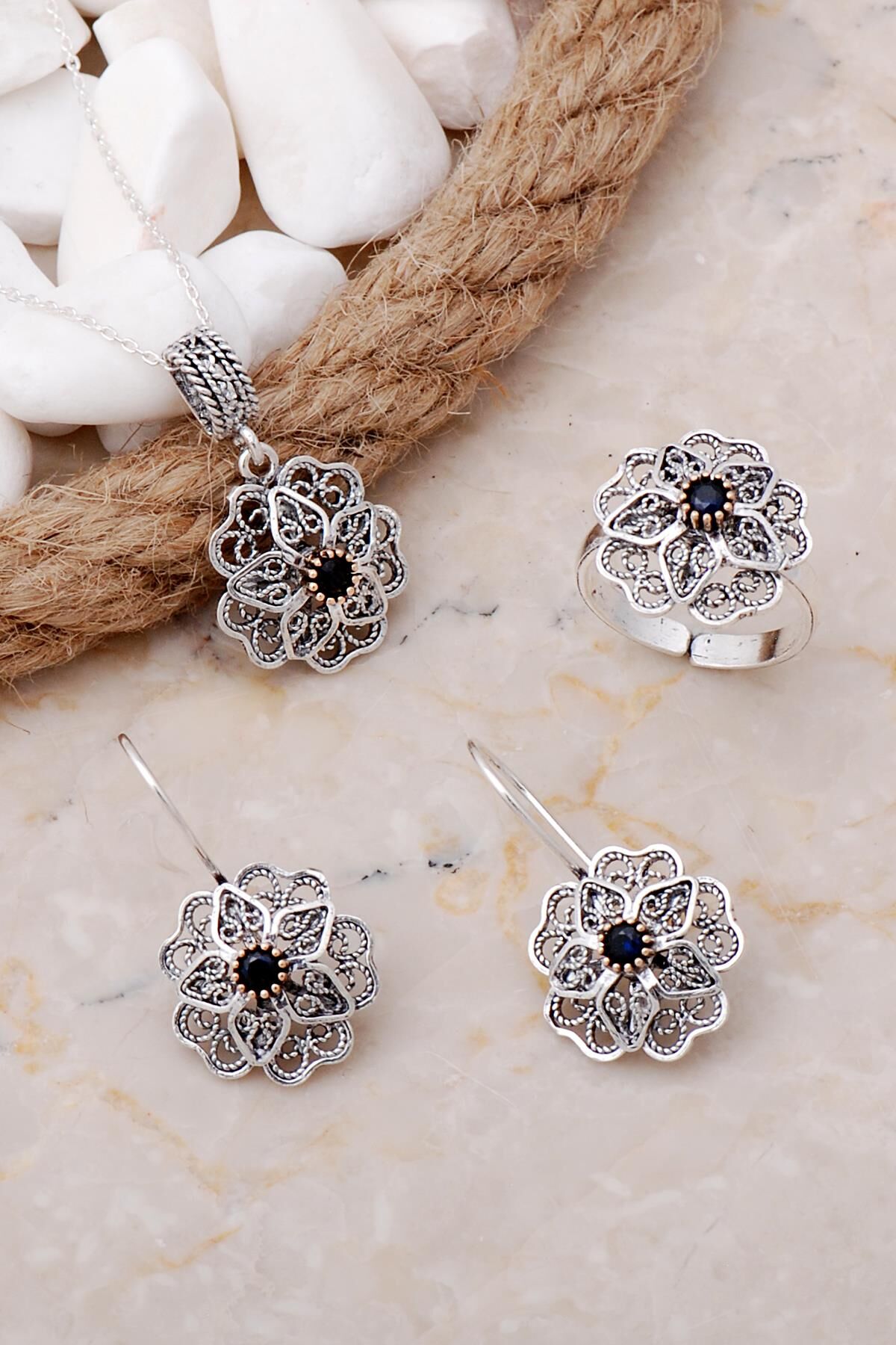 Safir Taşlı Çiçek Telkari Elişi Gümüş Set 2551