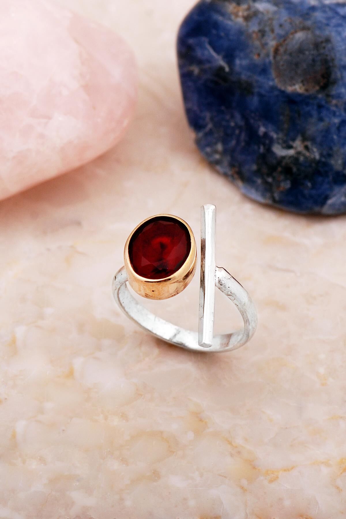 Kök Yakut Taşlı Elişi Asimetrik Tasarım Gümüş Yüzük 5904