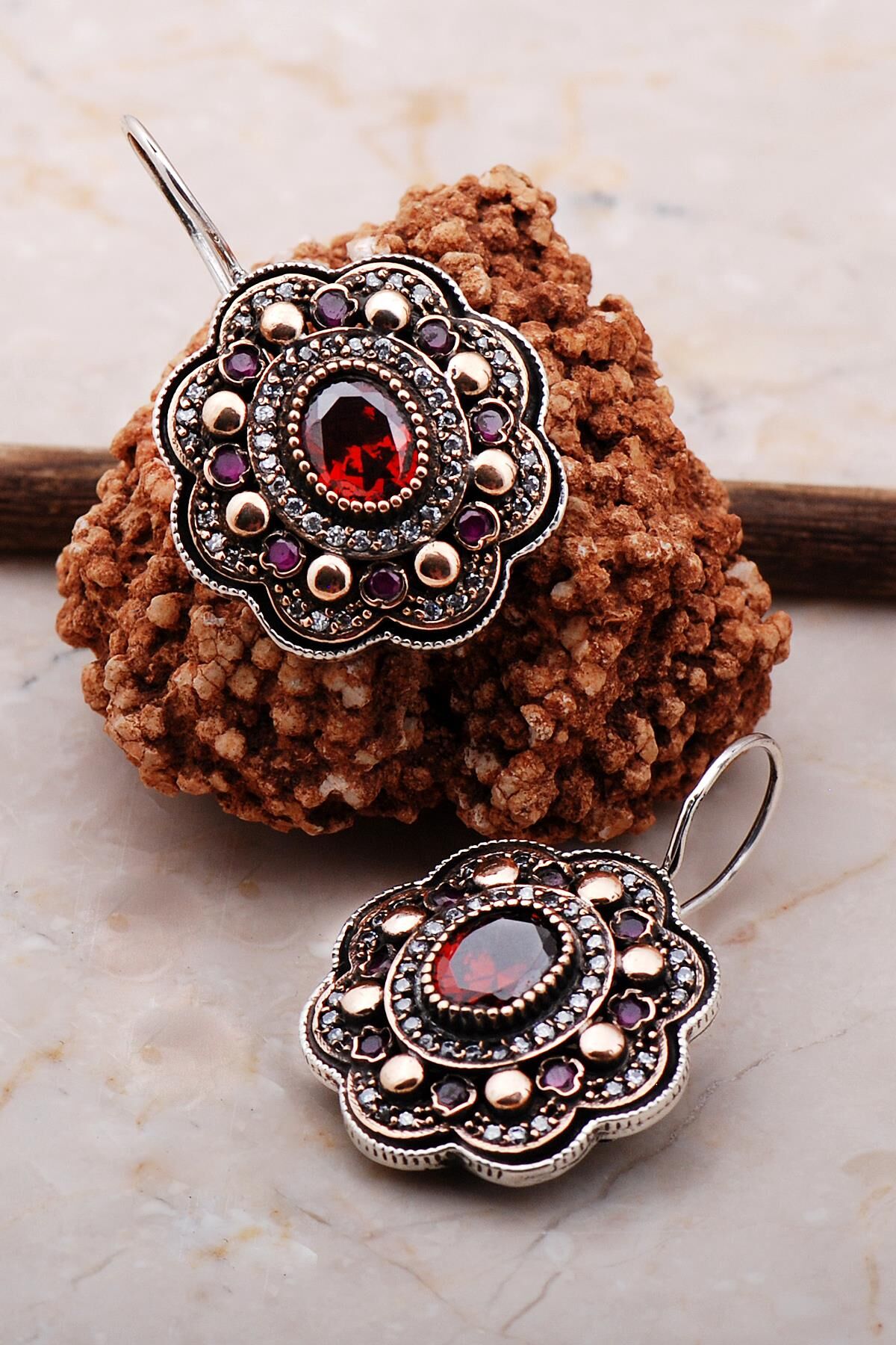 Granat Taşlı Elişi Gümüş Küpe 5503