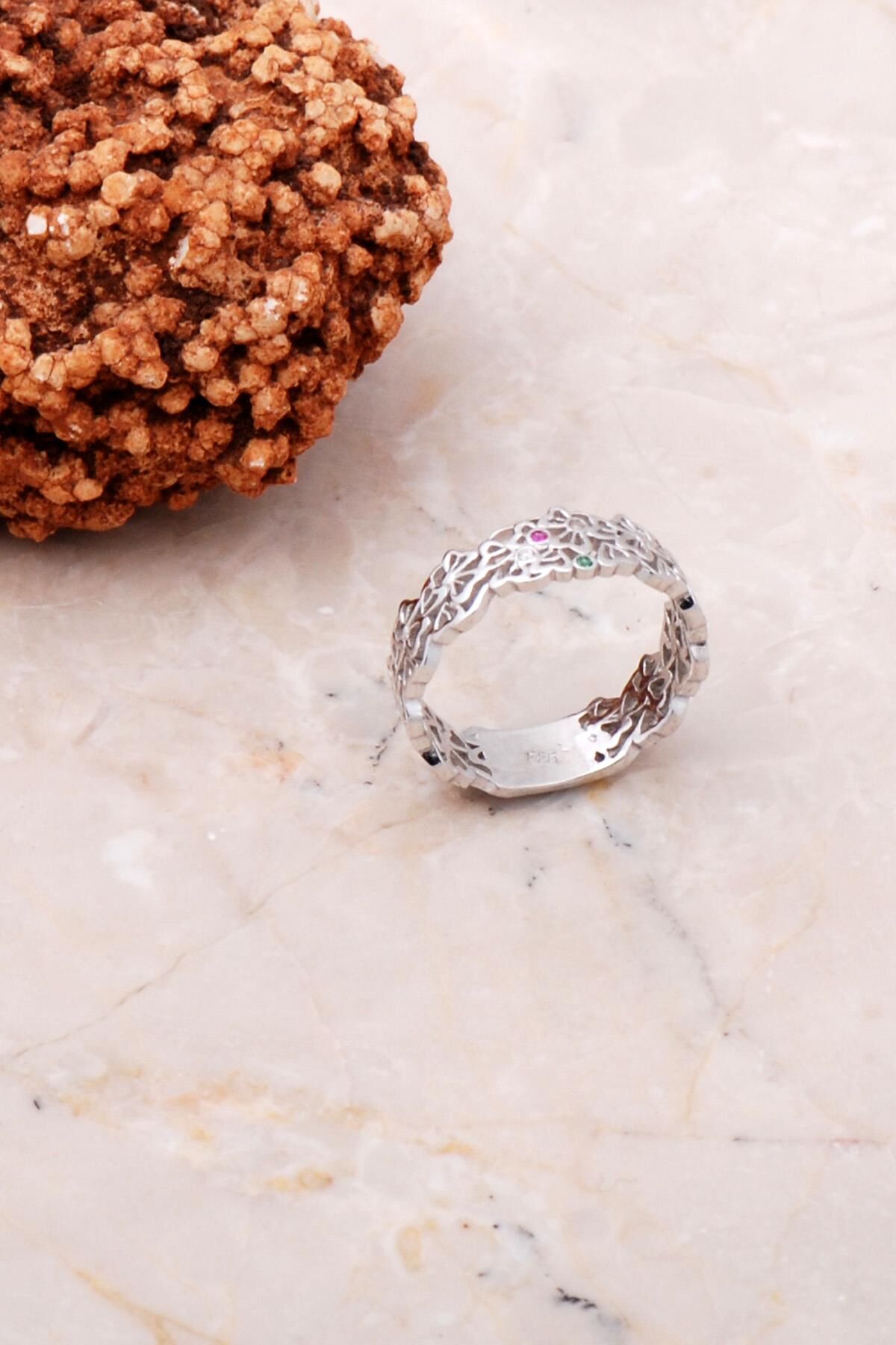 Tasarım Rodyumlu Gümüş Oyma Yüzük 3102