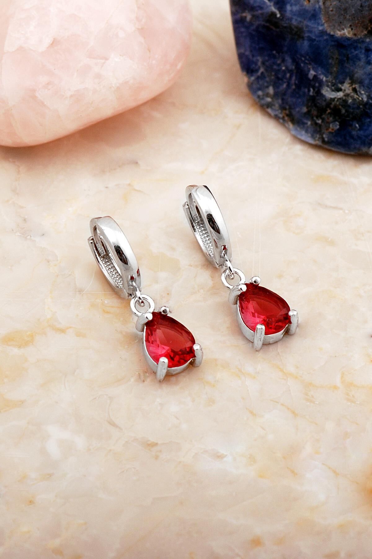 Yakut Taşlı Damla Rodyumlu Gümüş Küpe 7099