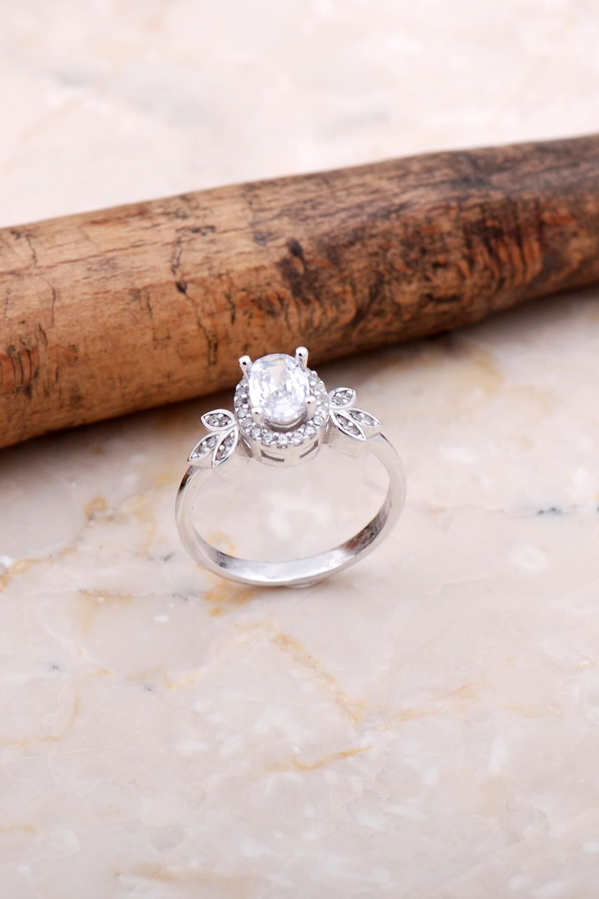 Yaprak Rodyumlu Gümüş Yüzük 3706