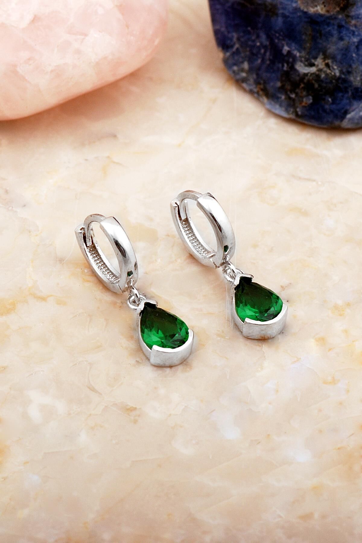 Zümrüt Taşlı Damla Rodyumlu Gümüş Küpe 7100