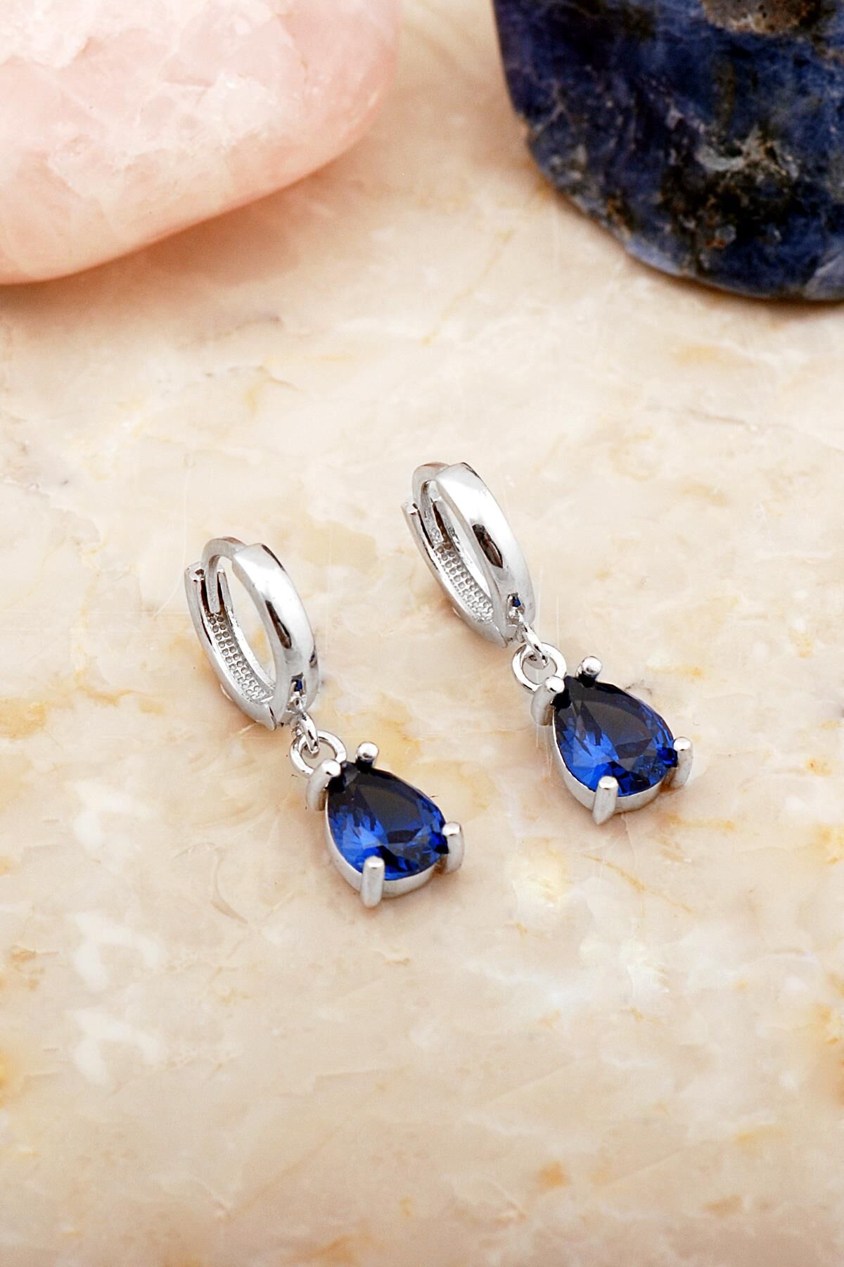 Safir Taşlı Damla Rodyumlu Gümüş Küpe 7101