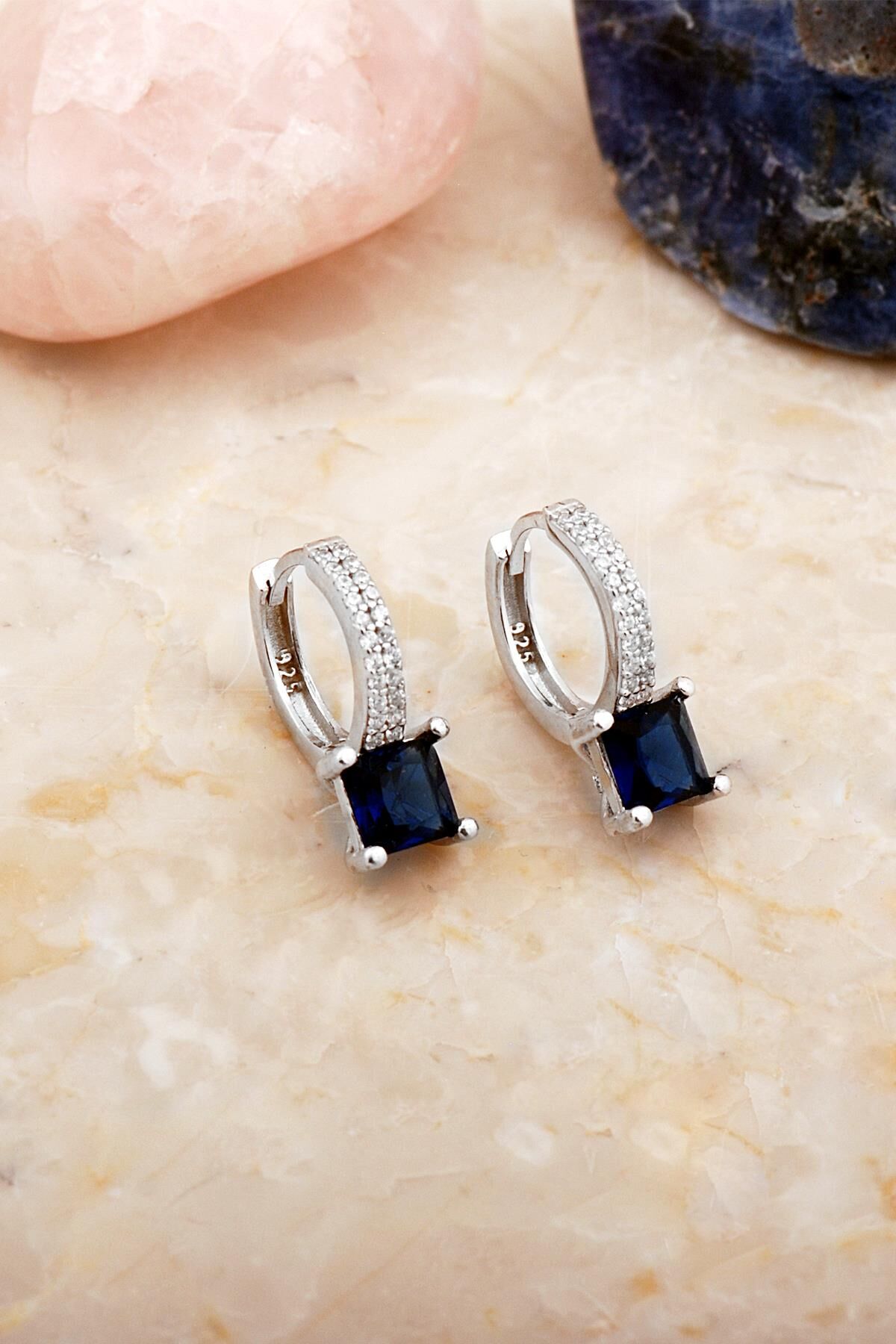 Safir Taşlı Rodyumlu Gümüş Halka Küpe 7102