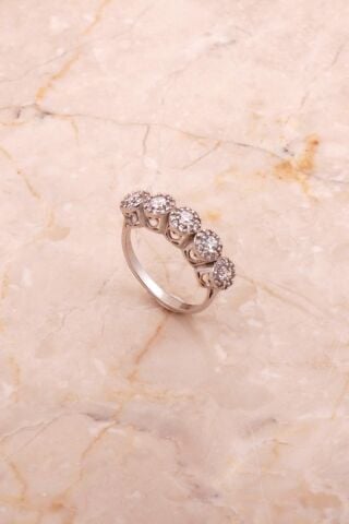 Elmas Montürlü Beş Taş Rodyumlu Gümüş Yüzük 3743