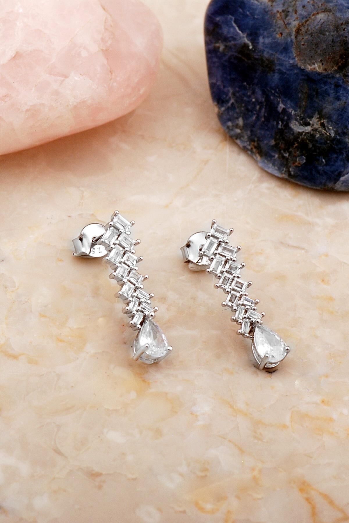 Baget Taşlı Tasarım Rodyumlu Gümüş Küpe 7112