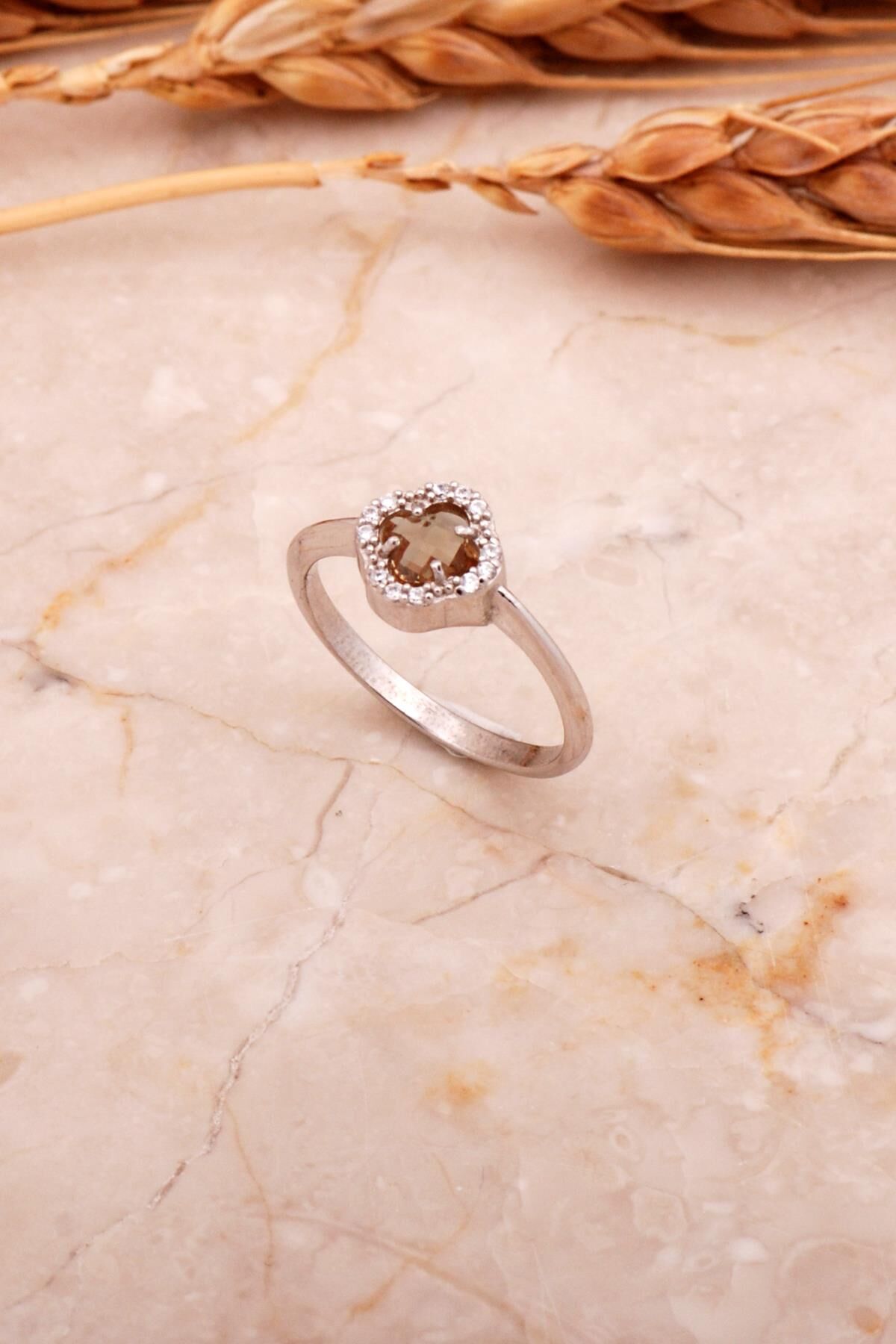 Yonca Sultan Taşlı Tasarım Rodyumlu Gümüş Yüzük 5762