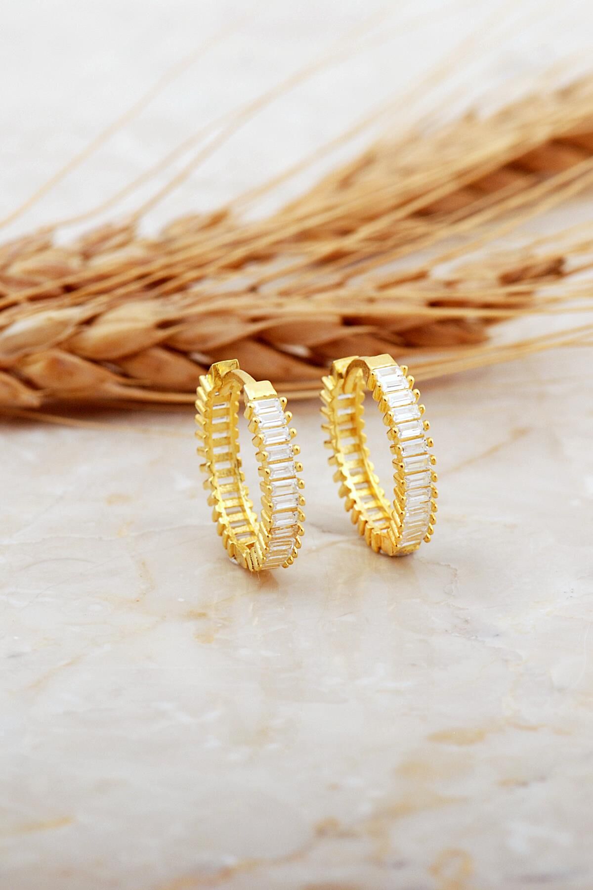 17 Mm Baget Taşlı Orta Boy Altın Kaplama Gümüş Halka Küpe 7122