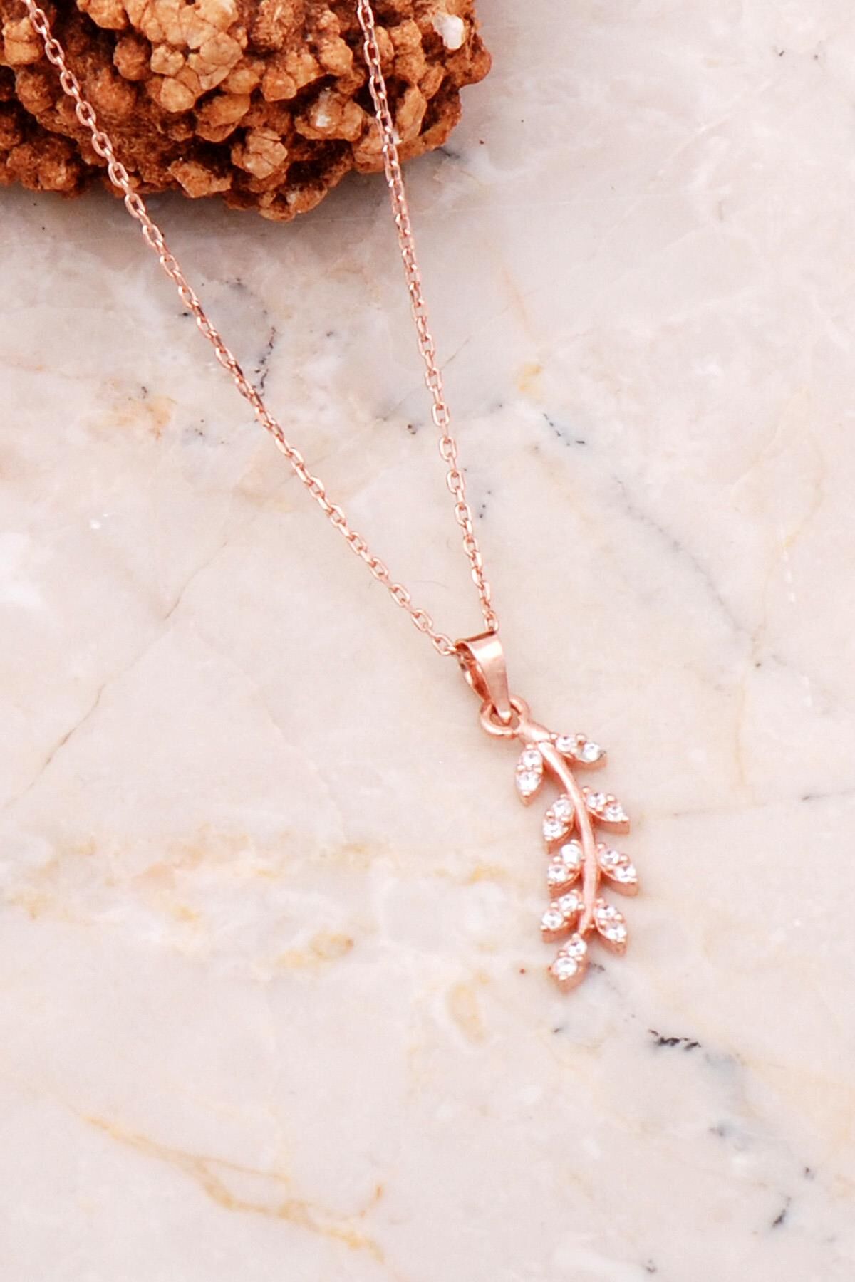 Yaprak Model Rose Gümüş Renkli Taşlı Kolye 7118