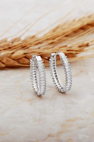 Baget Taşlı Büyük Boy Rodyumlu Gümüş Oval Halka Küpe 7130