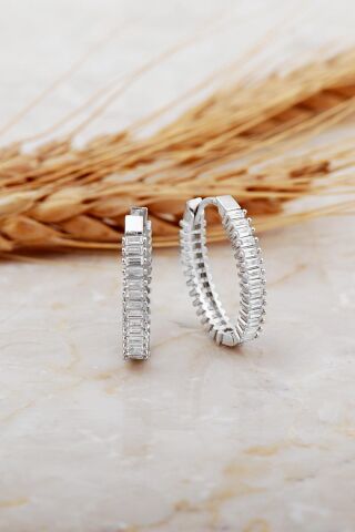 Baget Taşlı Büyük Boy Rodyumlu Gümüş Oval Halka Küpe 7130