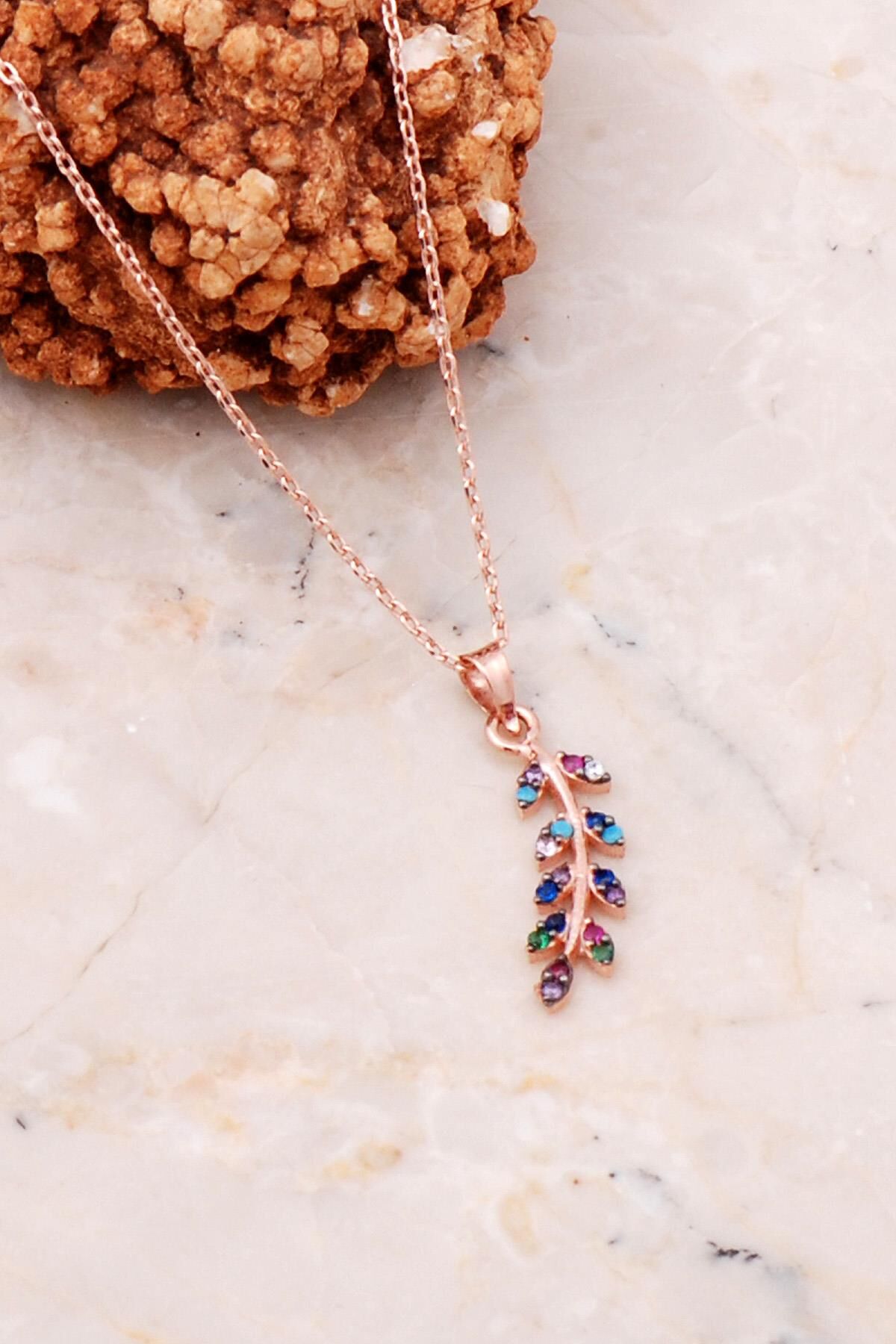 Yaprak Model Rose Gümüş Renkli Taşlı Kolye 7120