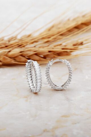 Baget Taşlı Orta Boy Rodyumlu Gümüş Oval Halka Küpe 7131