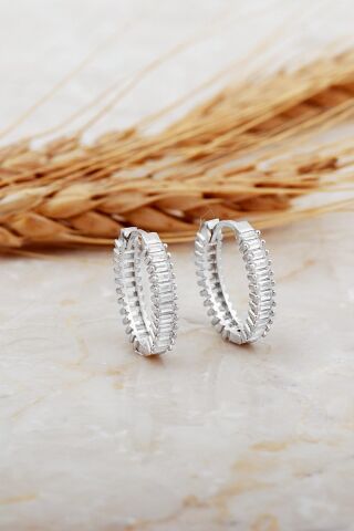 Baget Taşlı Orta Boy Rodyumlu Gümüş Oval Halka Küpe 7131