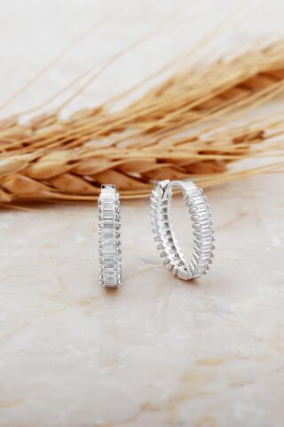 Baget Taşlı Orta Boy Rodyumlu Gümüş Oval Halka Küpe 7131