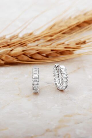 Baget Taşlı Küçük Boy Rodyumlu Gümüş Oval Halka Küpe 7132