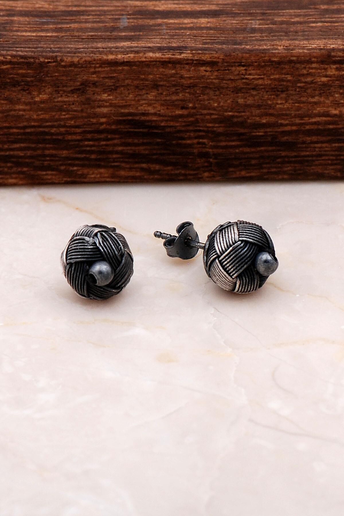 Kazaziye İşlemeli Sarma Gümüş Top Küpe 4760