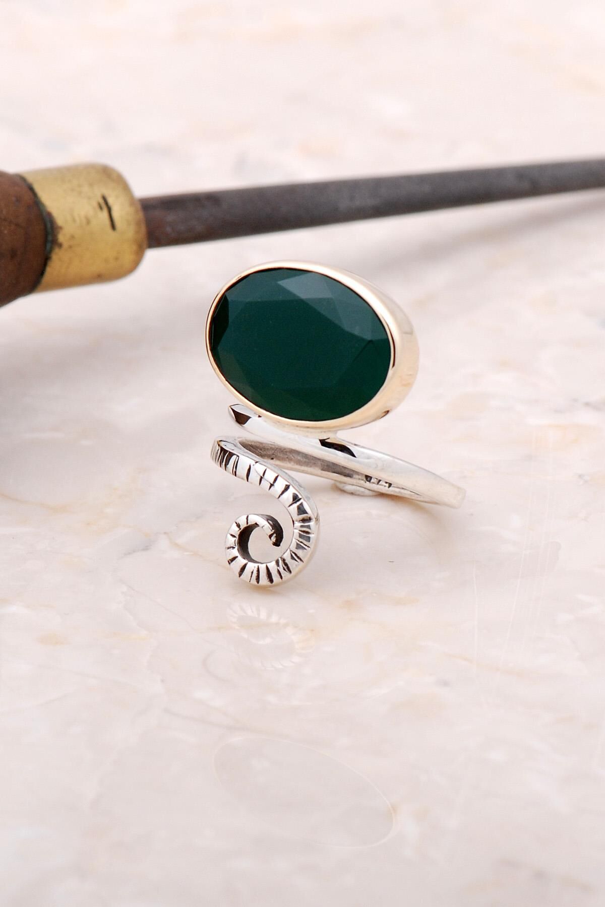 Kök Zümrüt Tasarım Elişi Gümüş Yüzük 3009