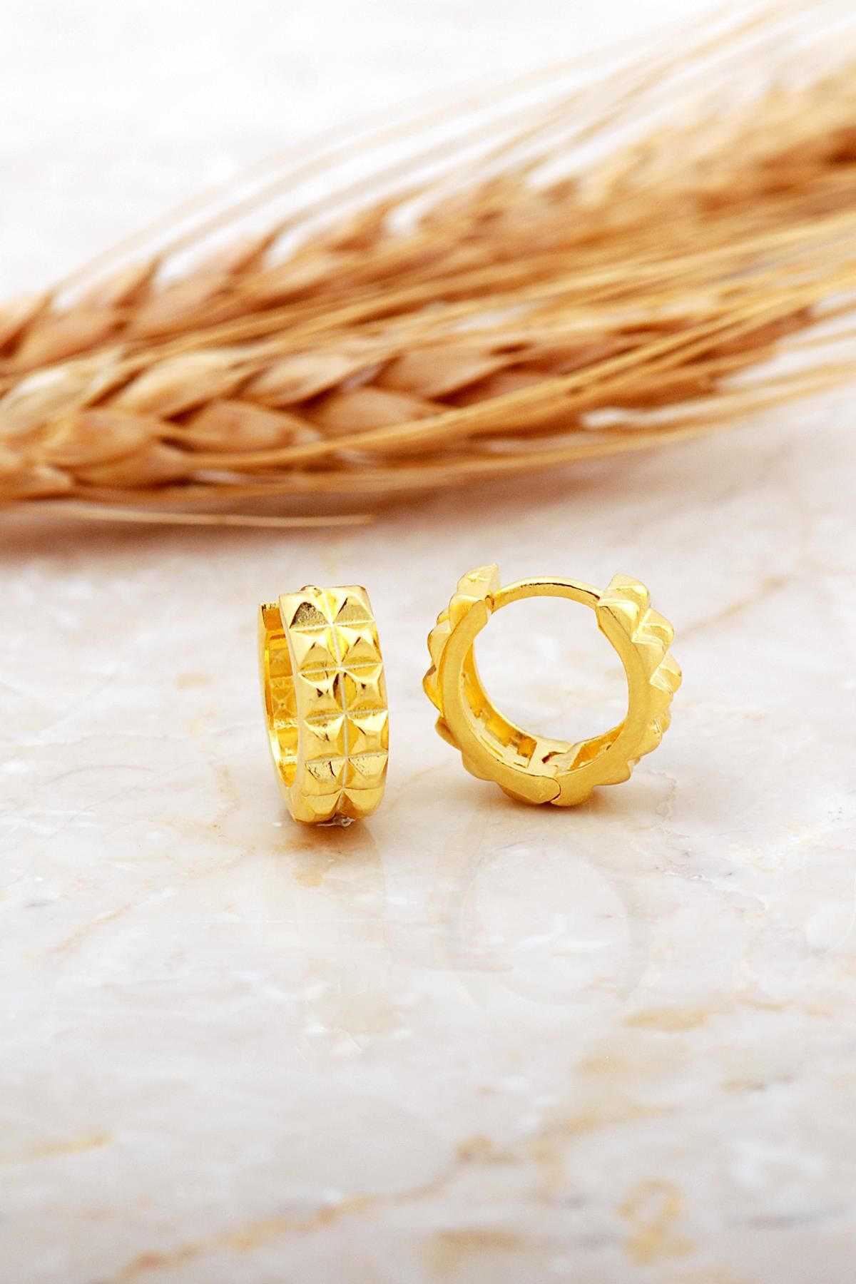 13 Mm Piramit Altın Kaplama Gümüş Halka Küpe 7150