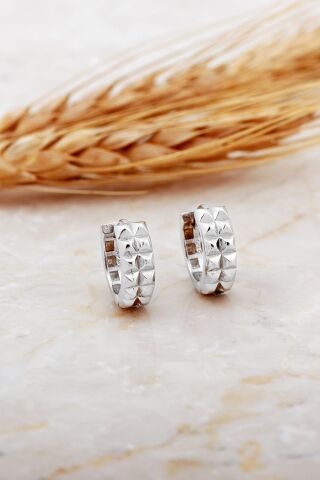 13 Mm Piramit Rodyumlu Gümüş Halka Küpe 7151