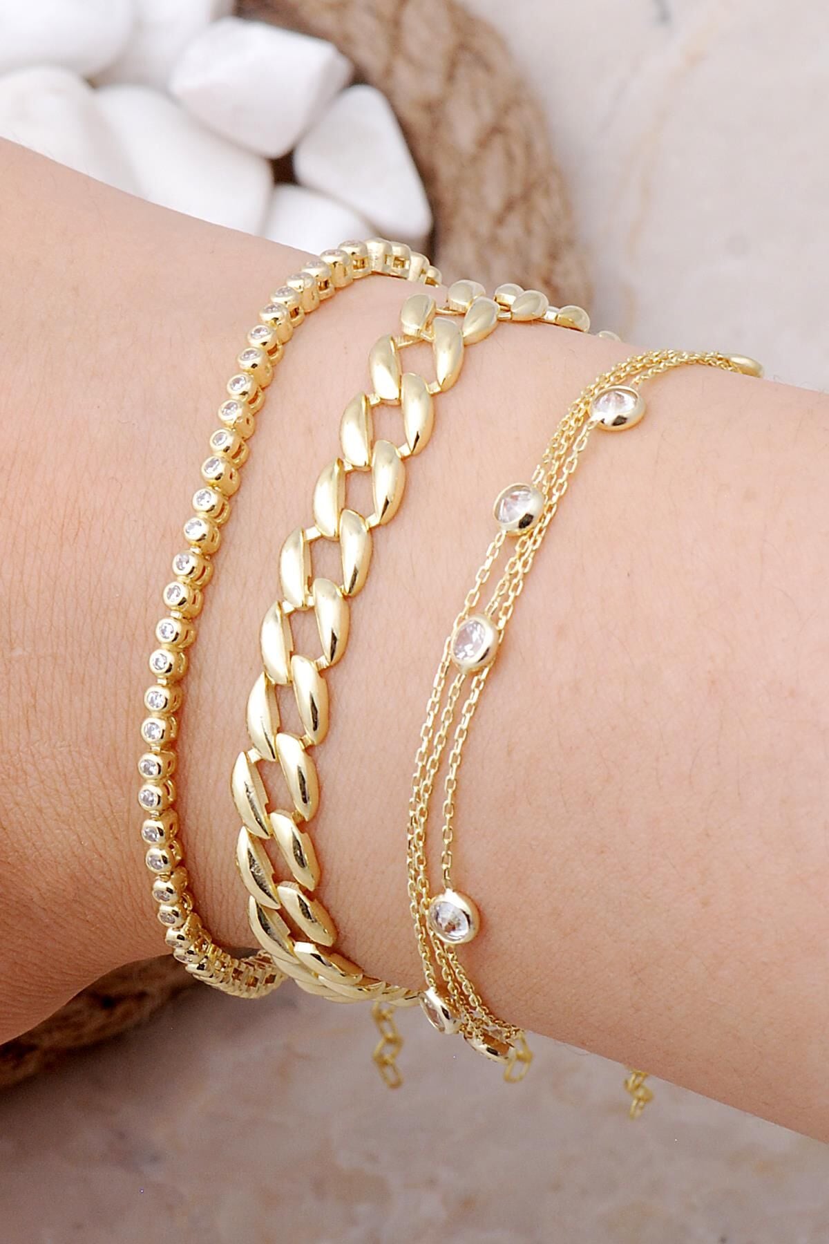 Gurmet, Su Yolu ve Sıra Taşlı Altın Yaldızlı Gümüş Kombin Bileklik 4009