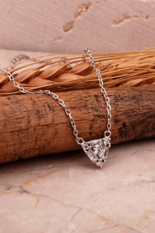 Üçgen Mini Rodyumlu Gümüş Baget Kolye 7978