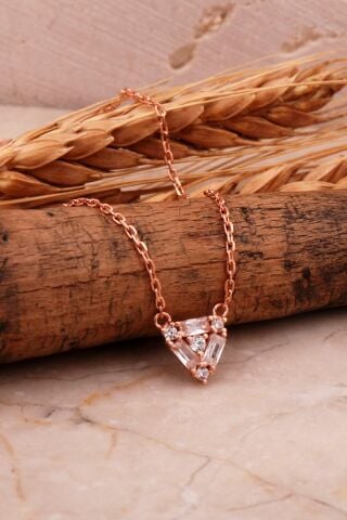 Üçgen Mini Rose Gümüş Baget Kolye 7979