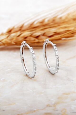 23 Mm Baget Taşlı Rodyumlu Gümüş Halka Küpe 7165